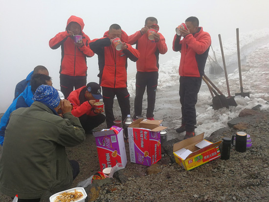 為了南景區(qū)早日開放，他們在行動